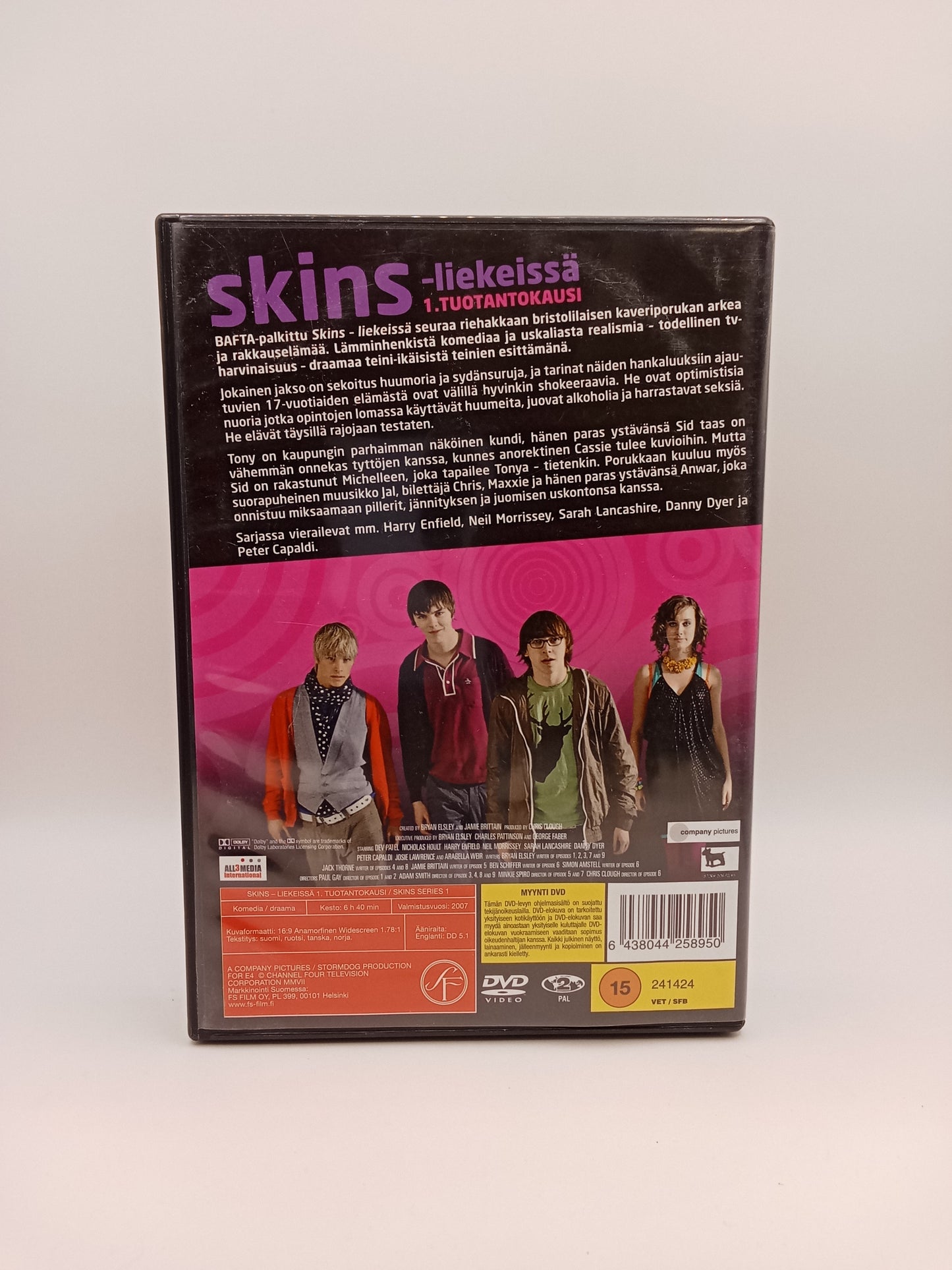 Skins liekeissä - Kausi 1 (Second Hand)