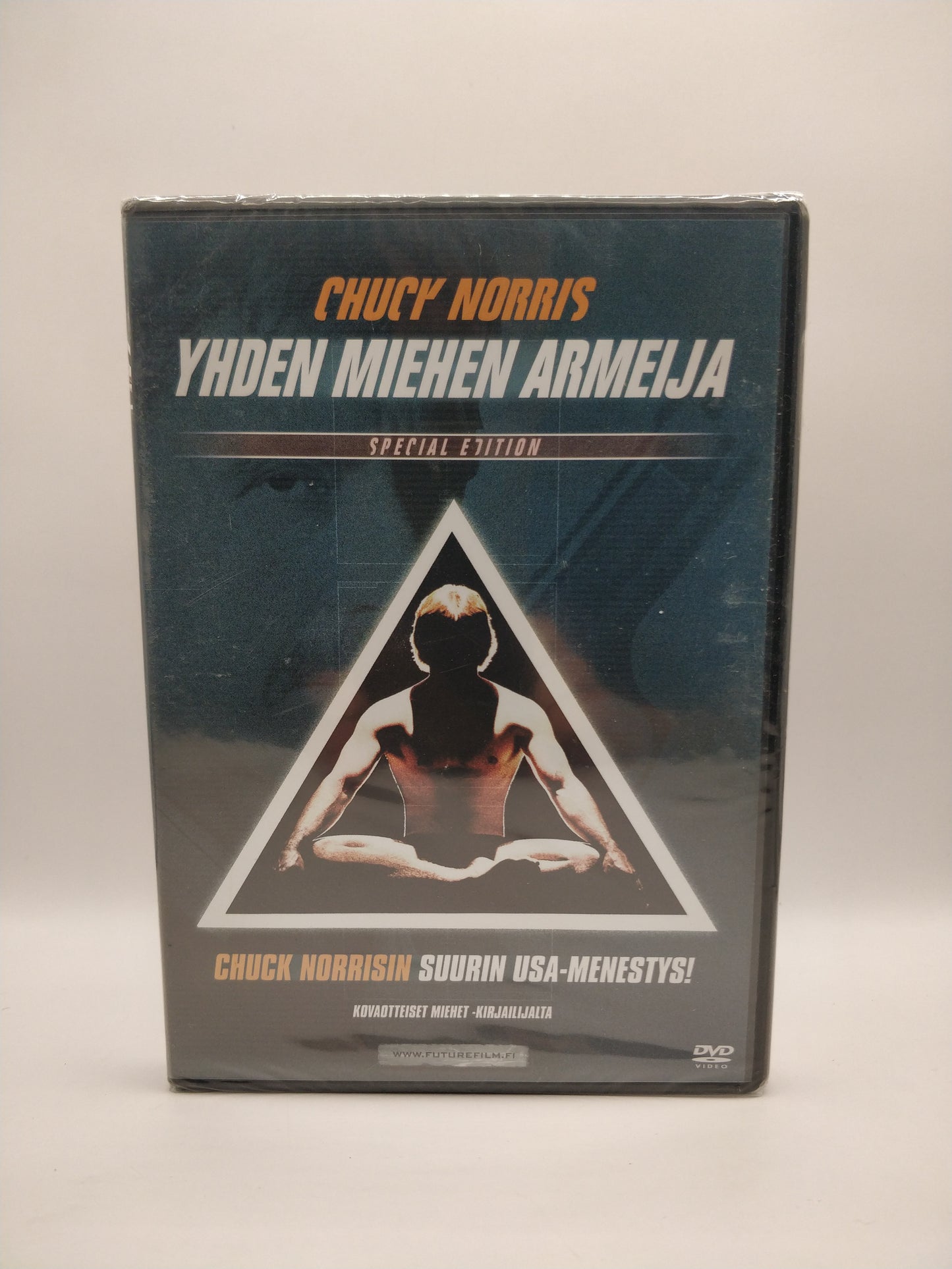 Chuck Norris - Yhden miehen armeija (Alkuperäisissä muoveissa)