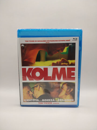 Kolme (Alkuperäisissä muoveissa)