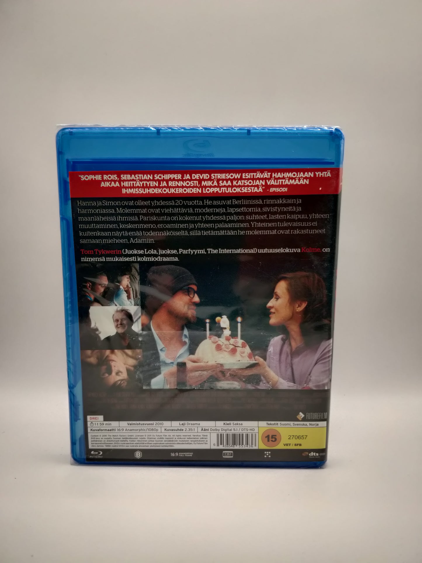 Kolme (Alkuperäisissä muoveissa)